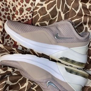 muave nike air shoes